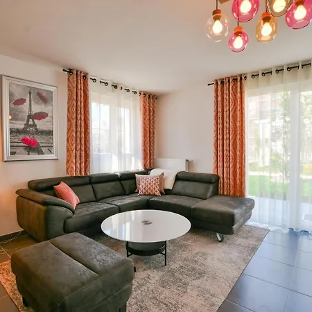 Perfect For Disney, Game Room, Rooftop, Parking * Chessy (Seine-et-Marne)