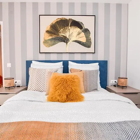 Perfect For Disney, Game Room, Rooftop, Parking *