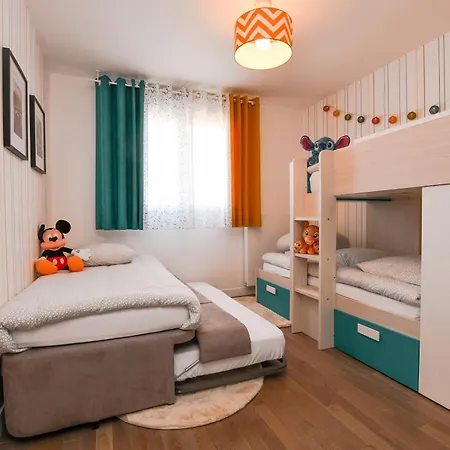 Perfect For Disney, Game Room, Rooftop, Parking Villa Chessy (Seine-et-Marne)